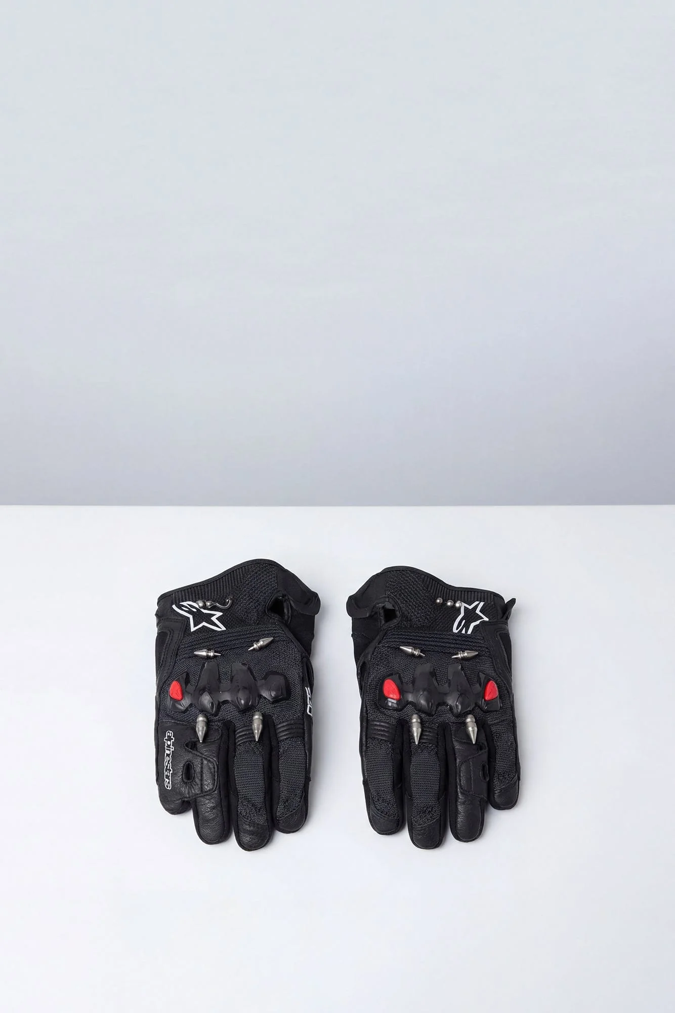 Balenciaga Alpine Star Gloves In Black - Image 3