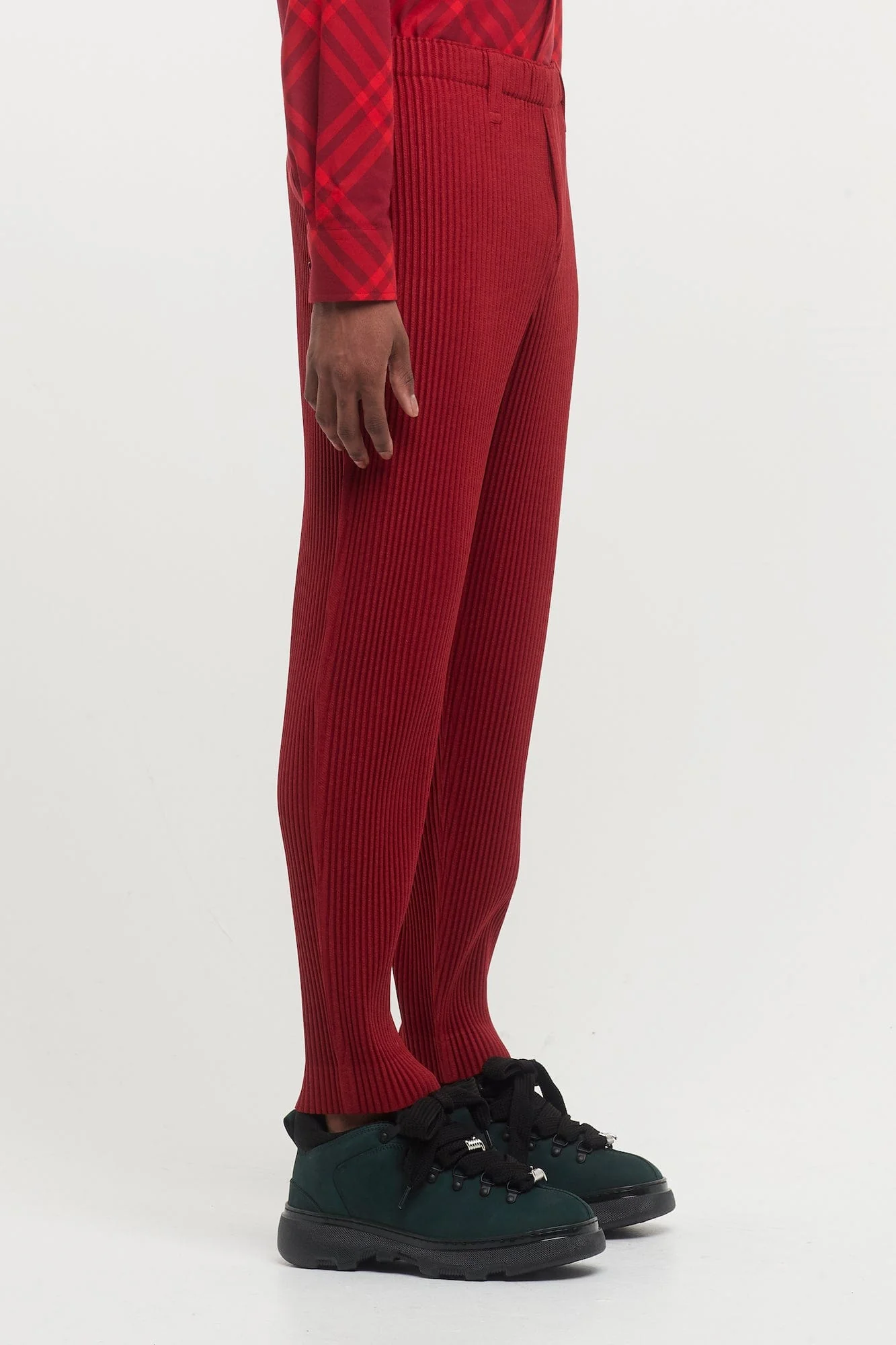 Homme Plissé Kersey Pleats Trouser in Red - Image 2