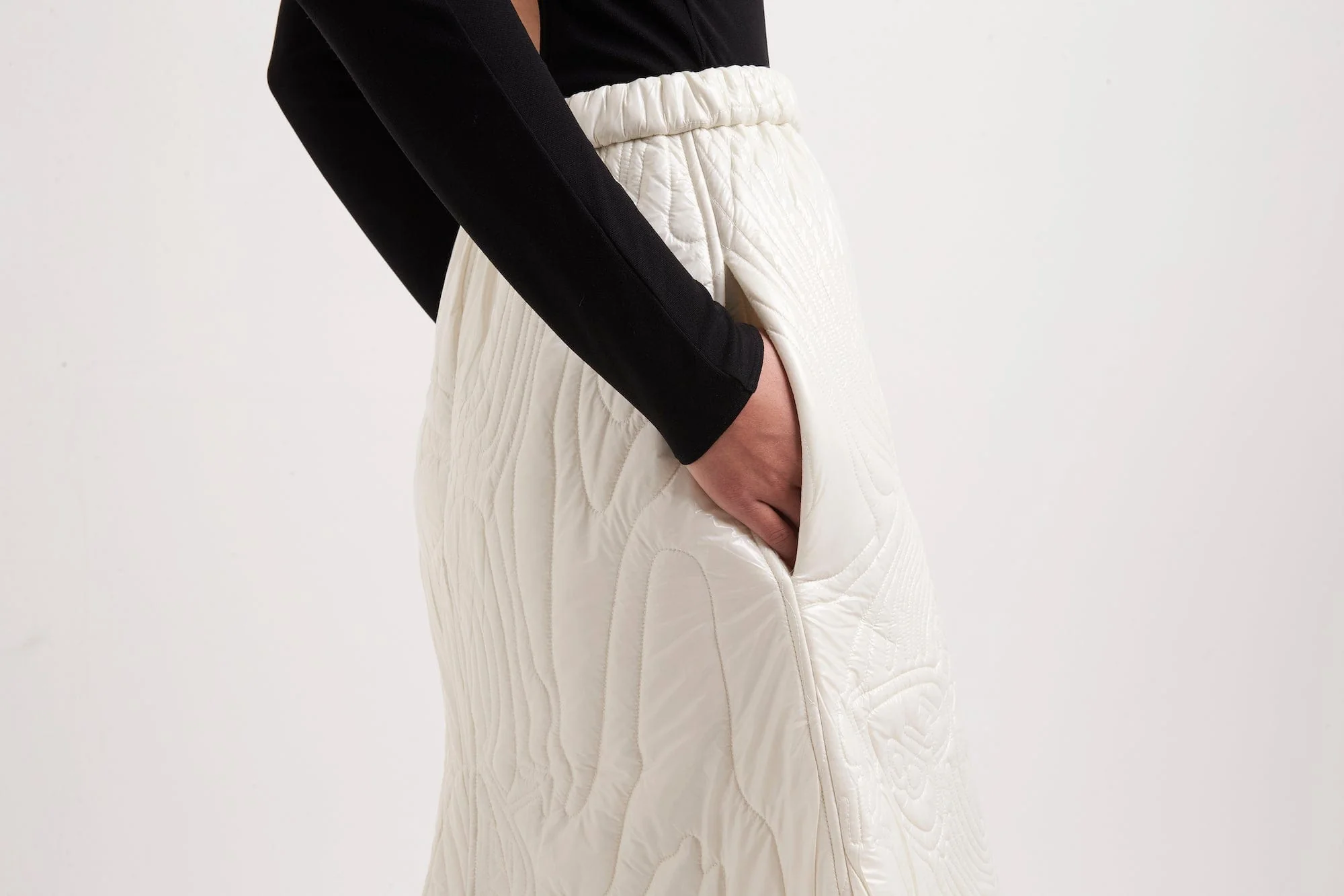 Melitta Baumeister White Glossy Nylon Quilted Skirt - Image 5