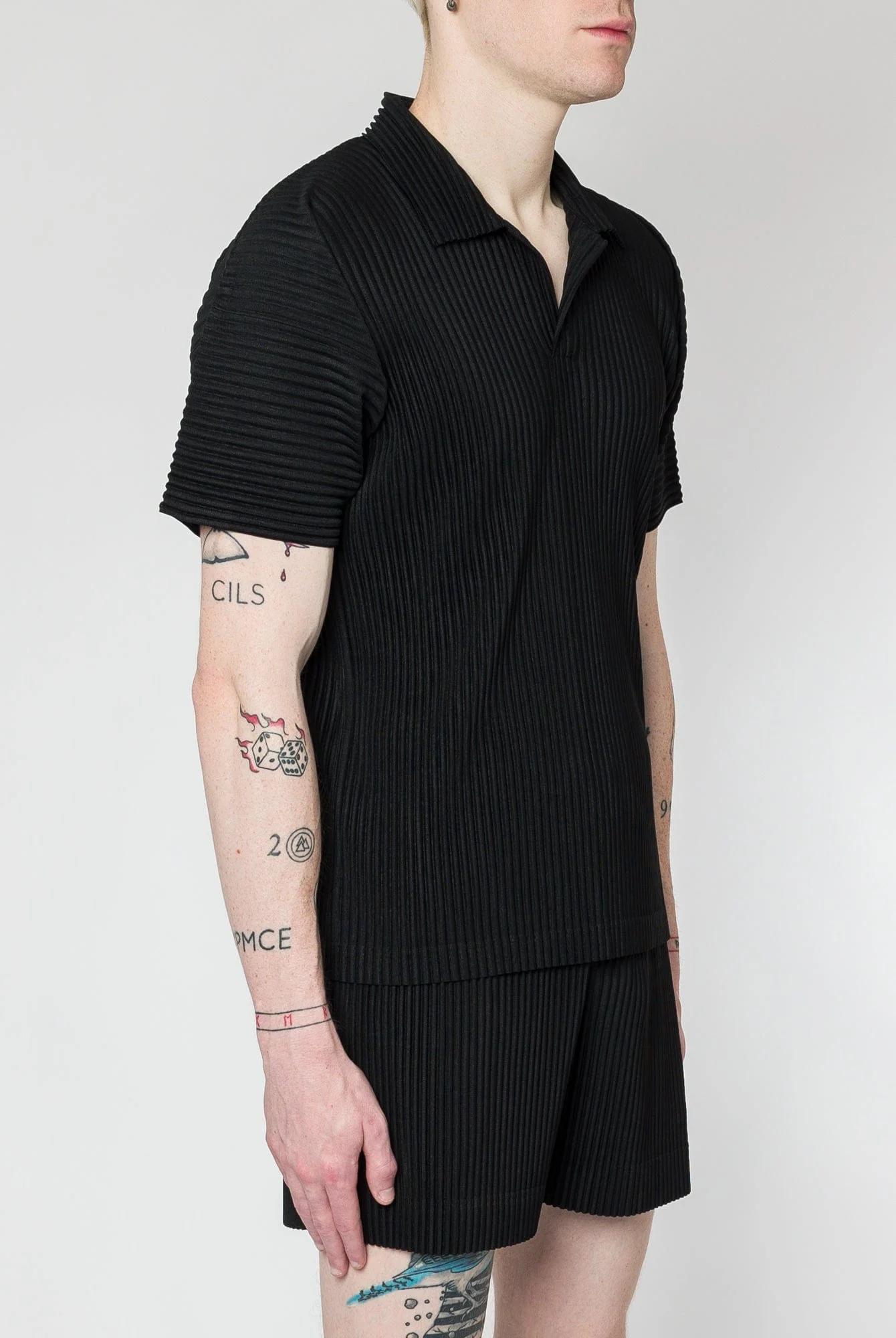Homme Plissé Issey Miyake Basics Polo in Black - Image 2