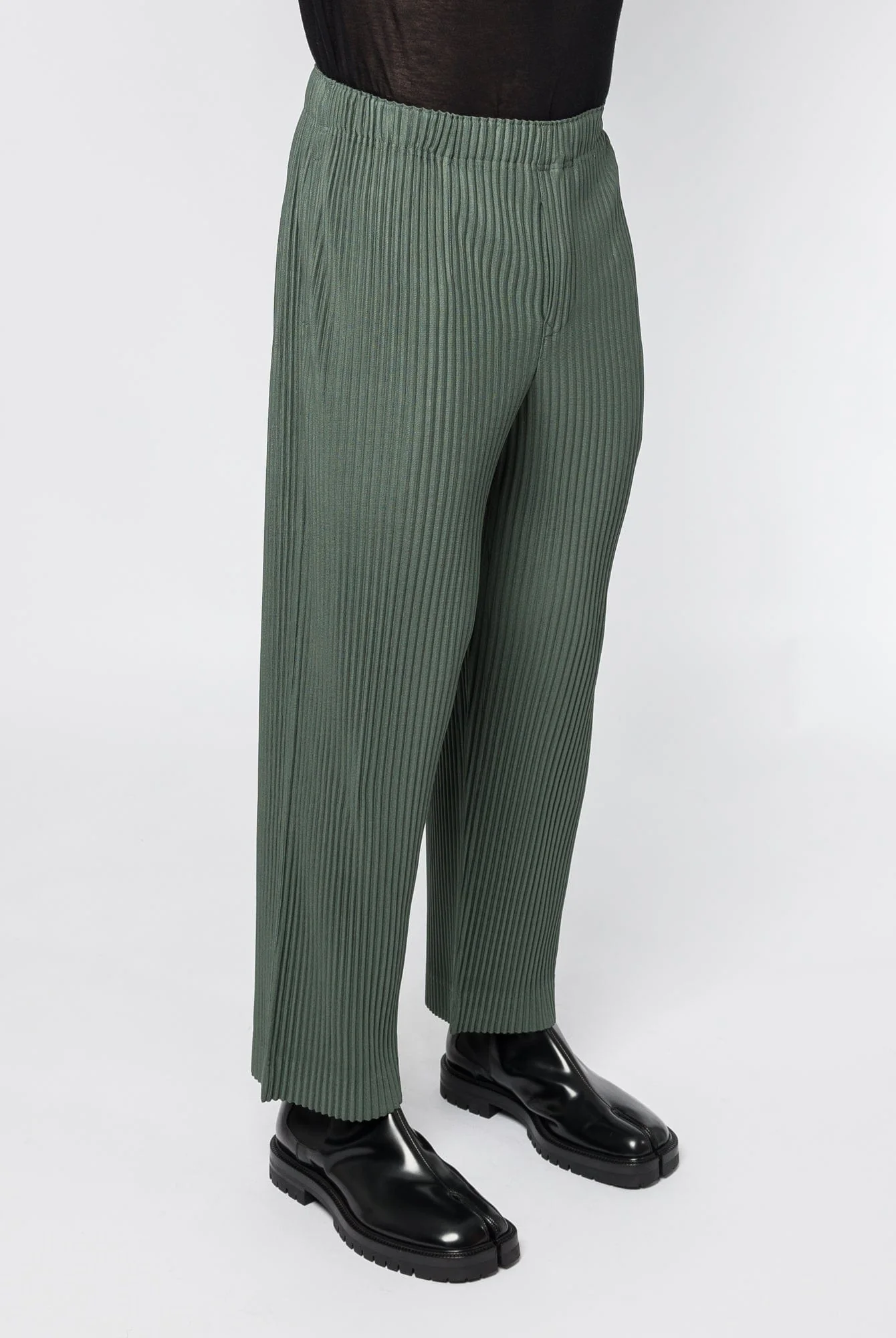 Homme Plissé Issey Miyake MC October 2024 Trousers in Moss Green - Image 2