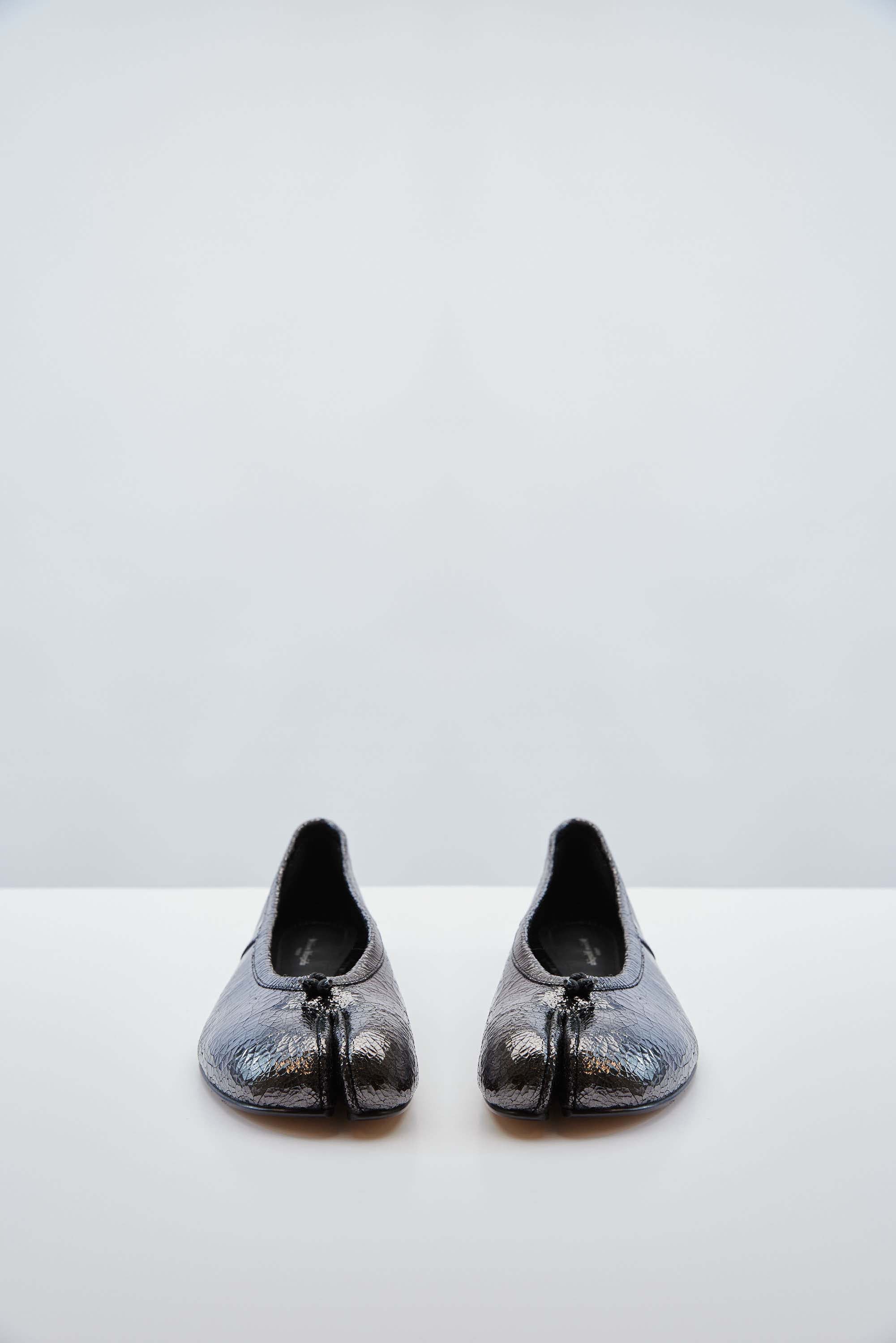 Maison Margiela Tabi Ballet Shoe in Crackle Patent - Image 3