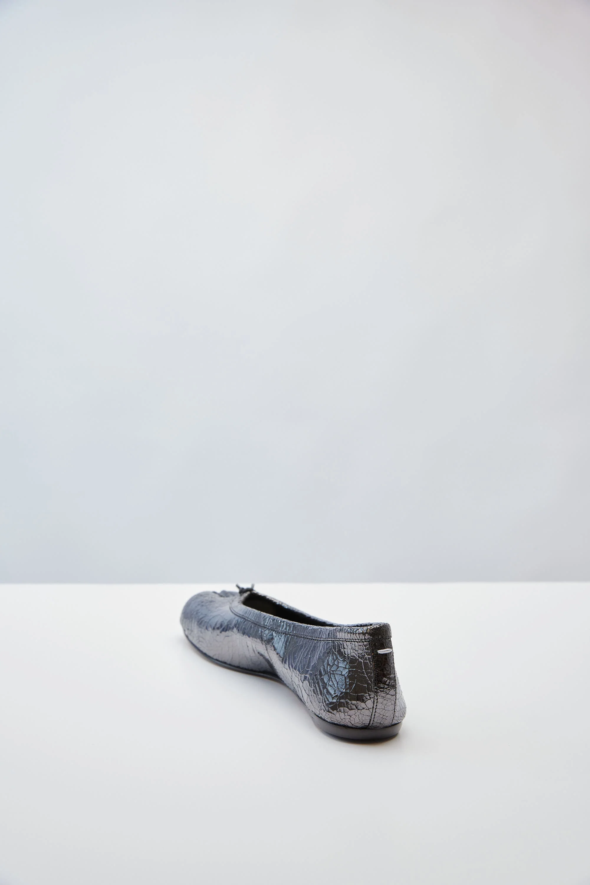 Maison Margiela Tabi Ballet Shoe in Crackle Patent - Image 4