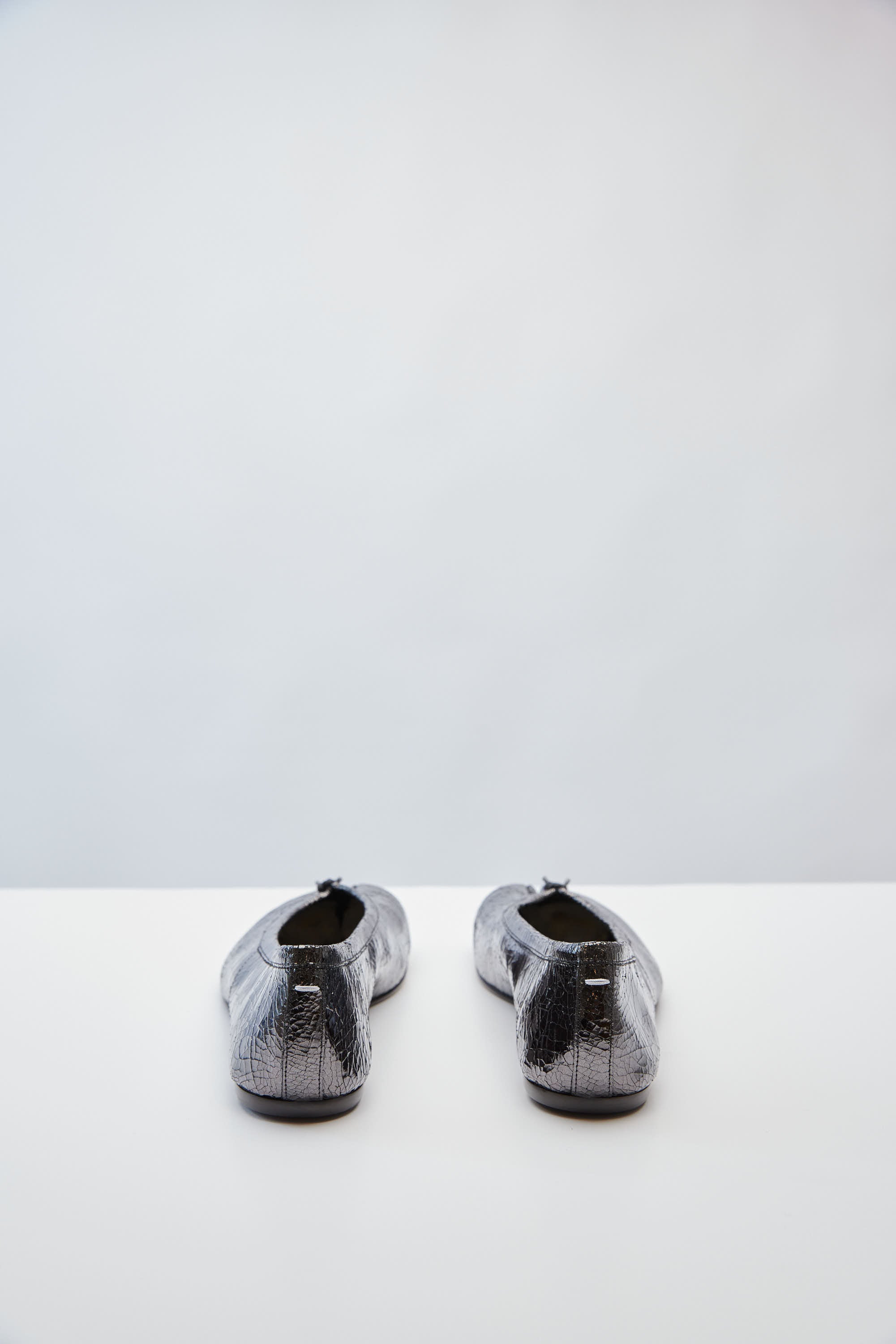 Maison Margiela Tabi Ballet Shoe in Crackle Patent - Image 5