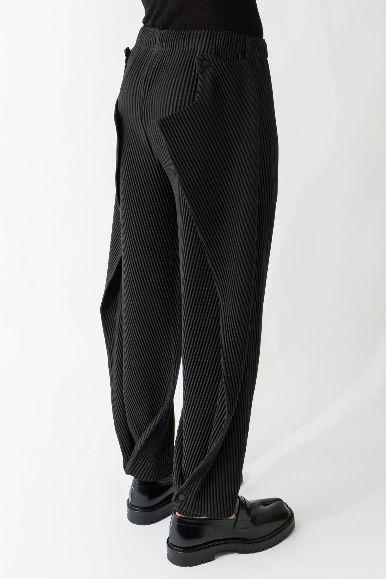 Homme Plissé Issey Miyake Angular Stone Trousers In Coke Gray - Image 3
