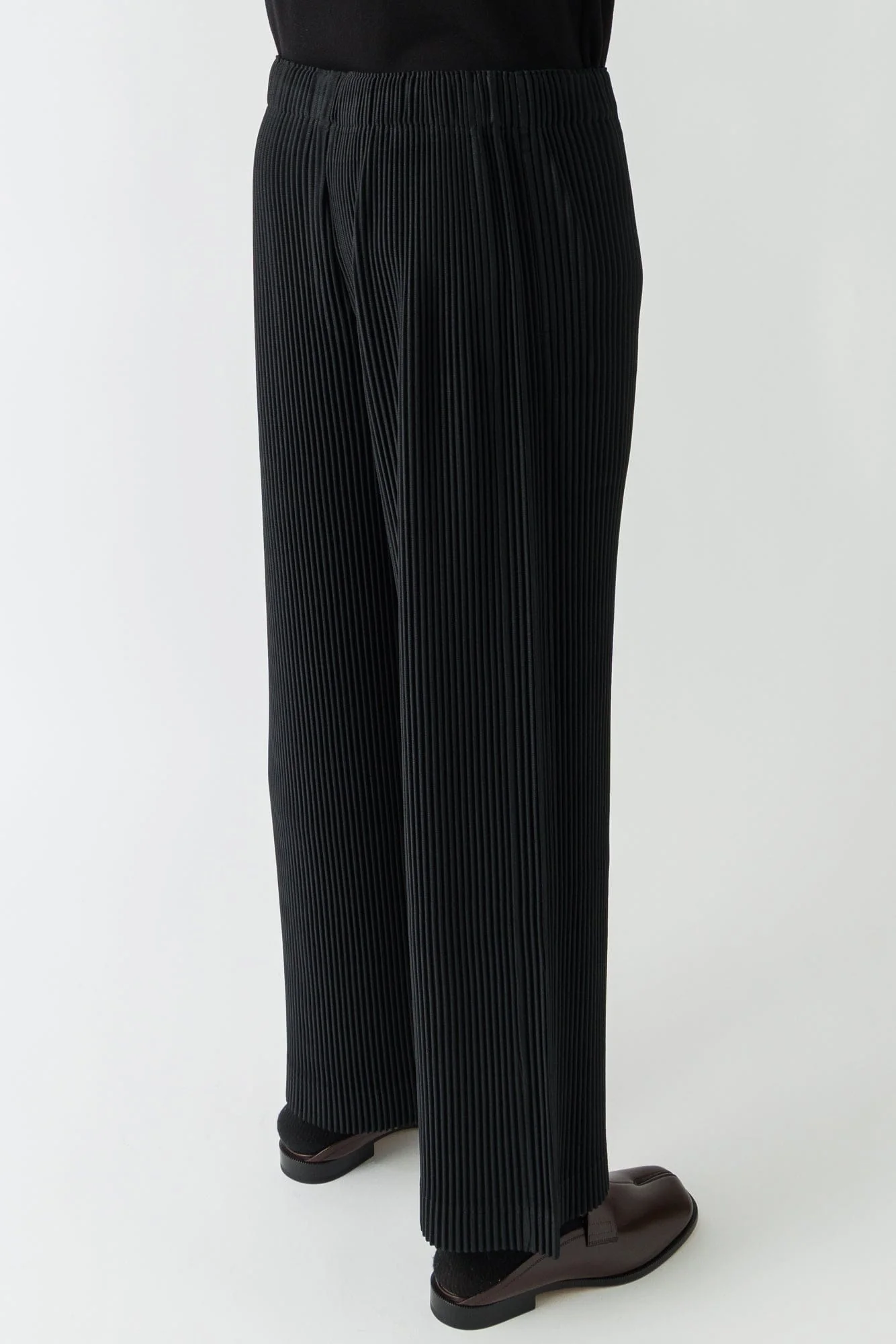 Homme Plissé Issey Miyake Monthly Colors Trousers In Black FW25 - Image 3