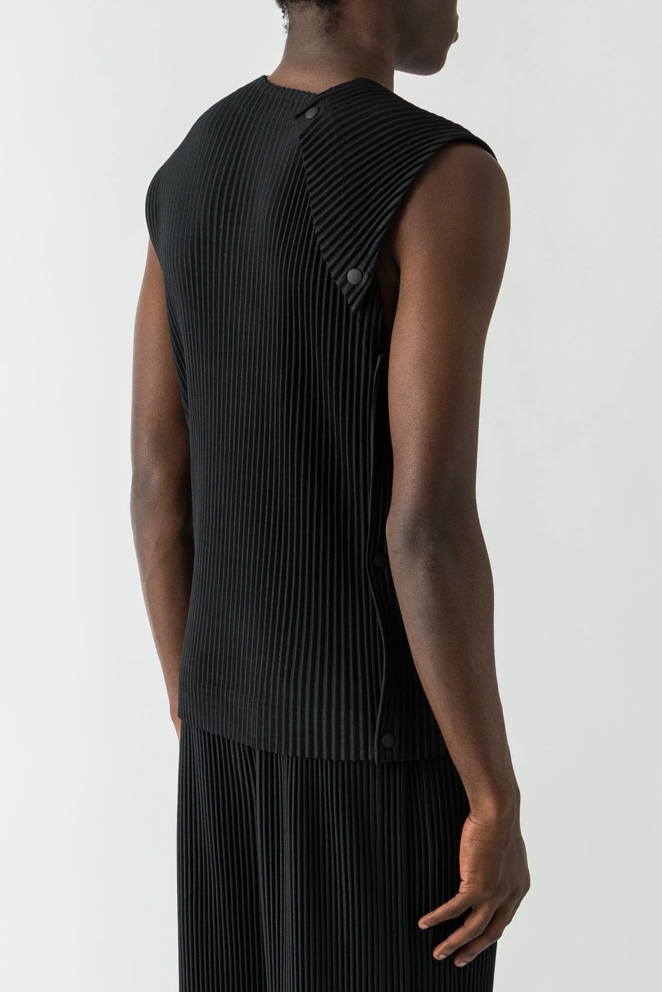 Homme Plissé Issey Miyake Stone Cloud Tank In Black - Image 3