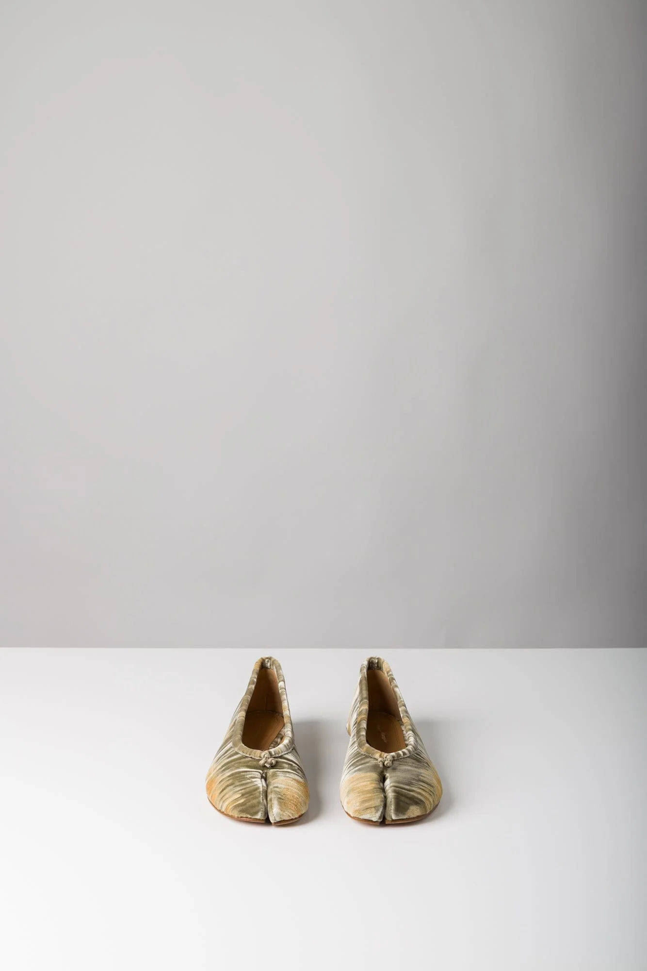 Maison Margiela Tabi Ballerina New in Gold Velvet - Image 3