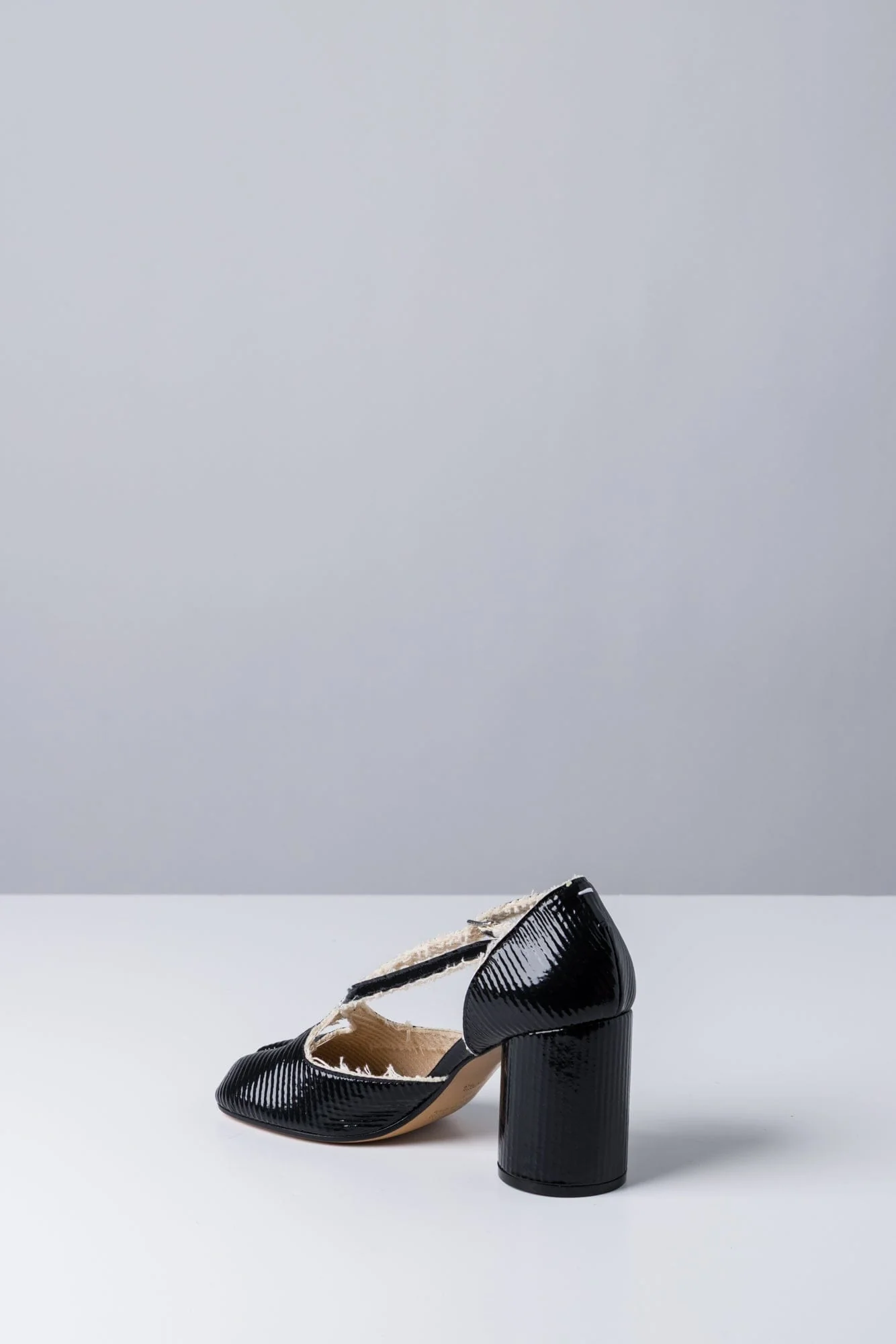 Maison Margiela Tabi Pump Straps H80 in Black - Image 4