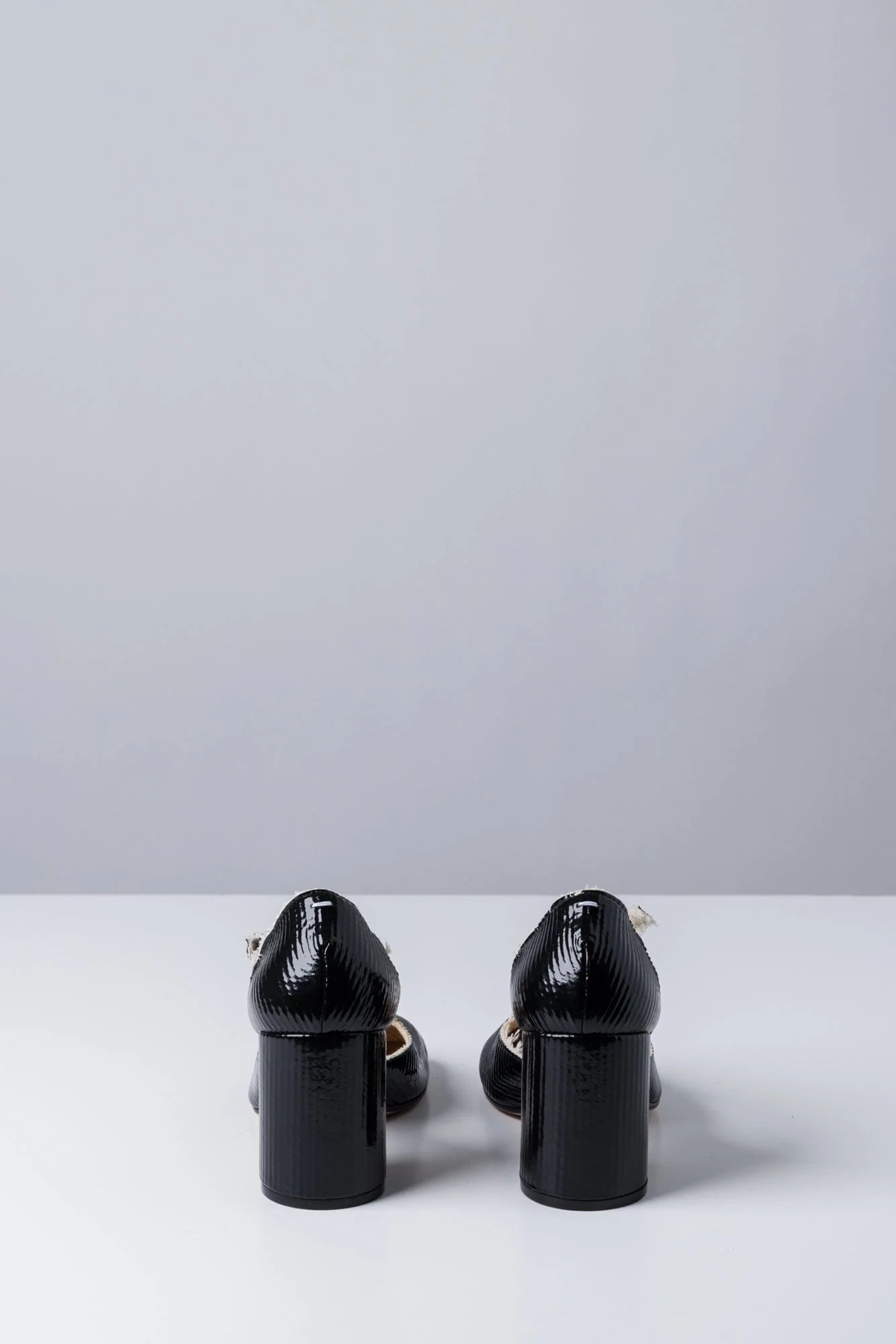 Maison Margiela Tabi Pump Straps H80 in Black - Image 5