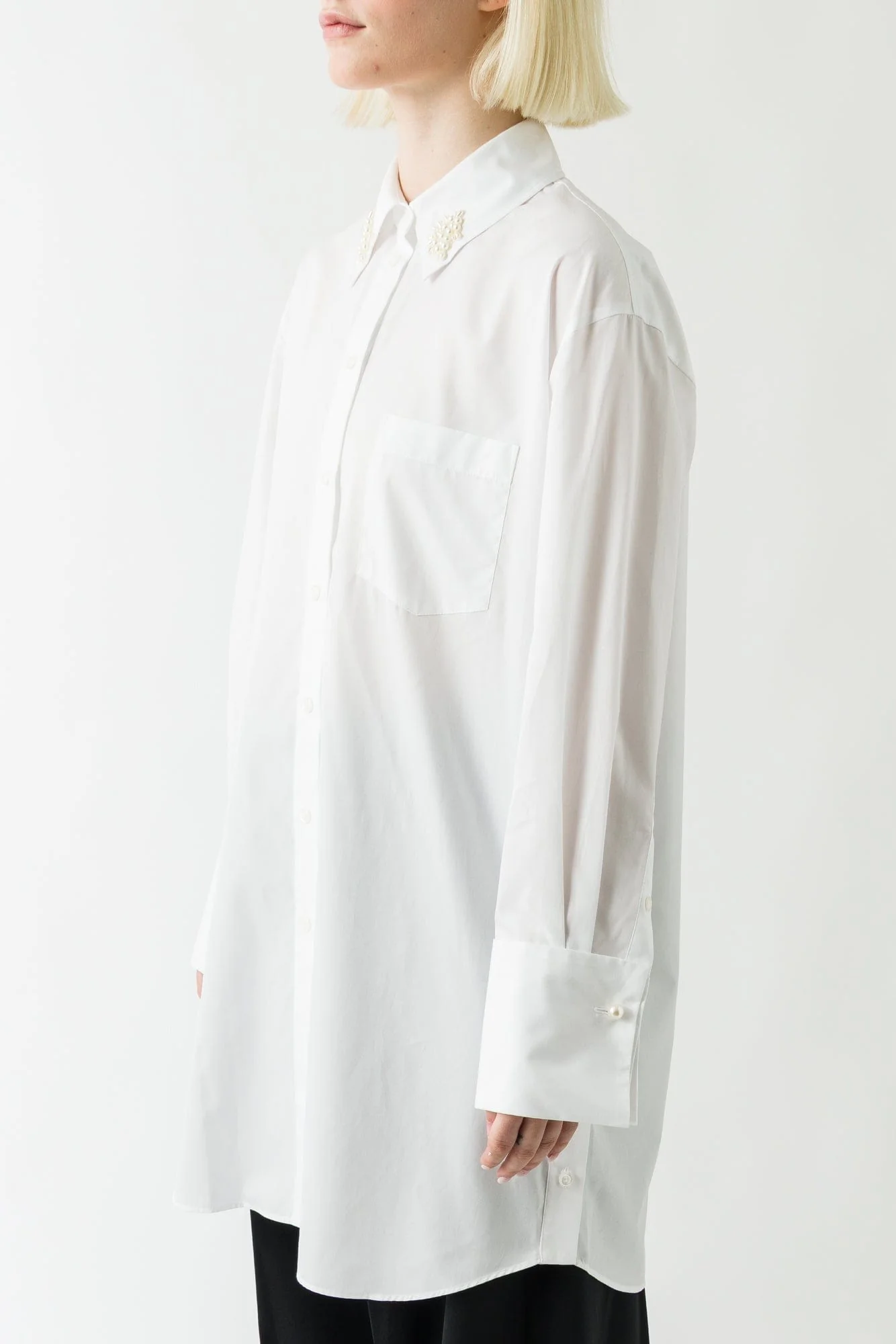 Simone Rocha Elongated Embroidered Button Shirt In White/Pearl - Image 2