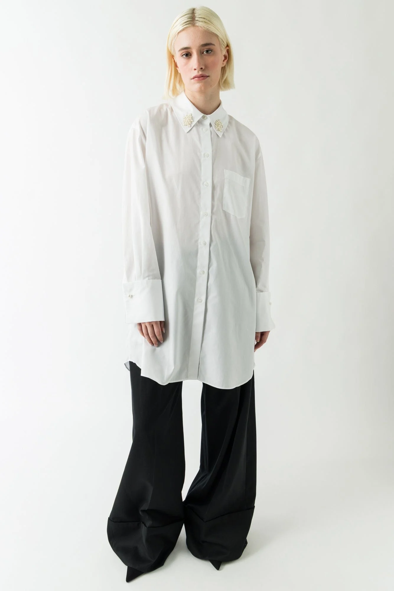 Simone Rocha Elongated Embroidered Button Shirt In White/Pearl - Image 4