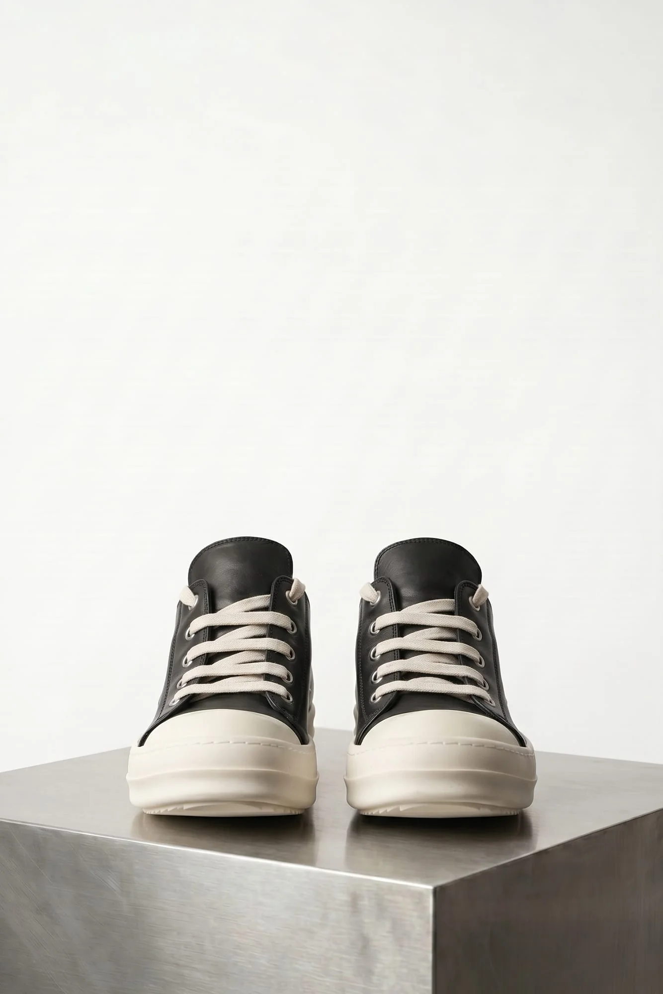 Rick Owens Scarpe In Pelle Extreme Low Sneaks in Black/Milk SS26 - Image 3