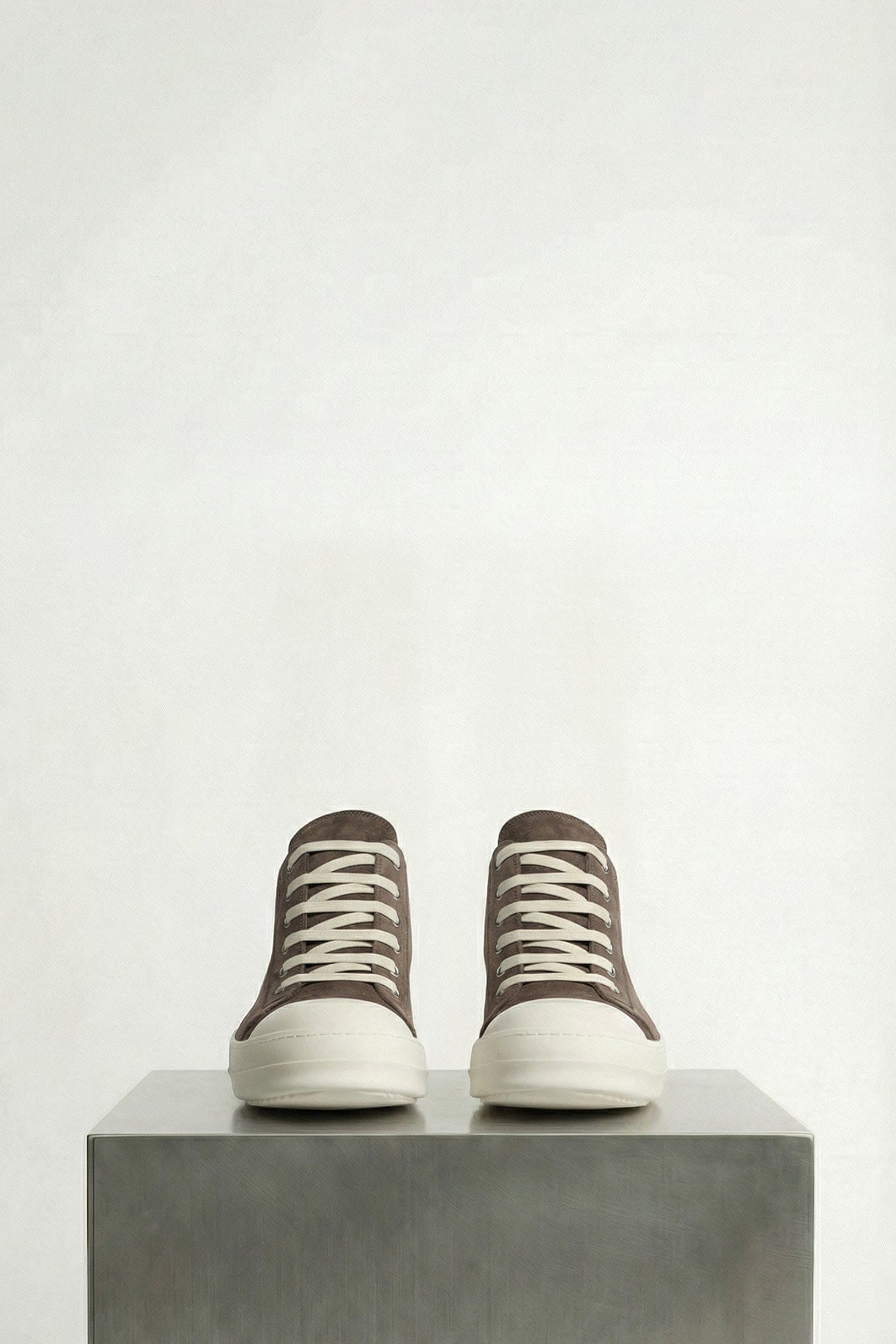 Rick Owens Scarpe In Pelle Low Sneaks in Dust/Milk SS26 - Image 4