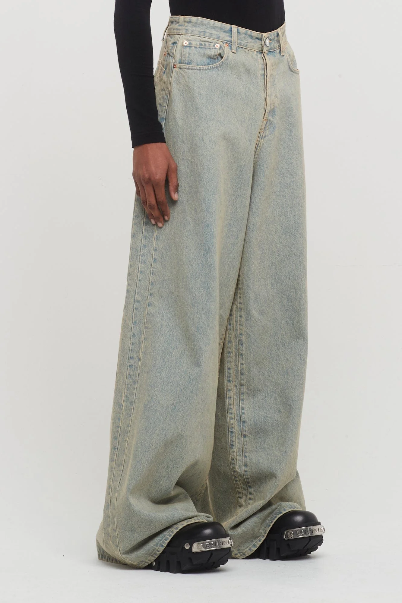 Vetements Big Shape Jeans - Image 2