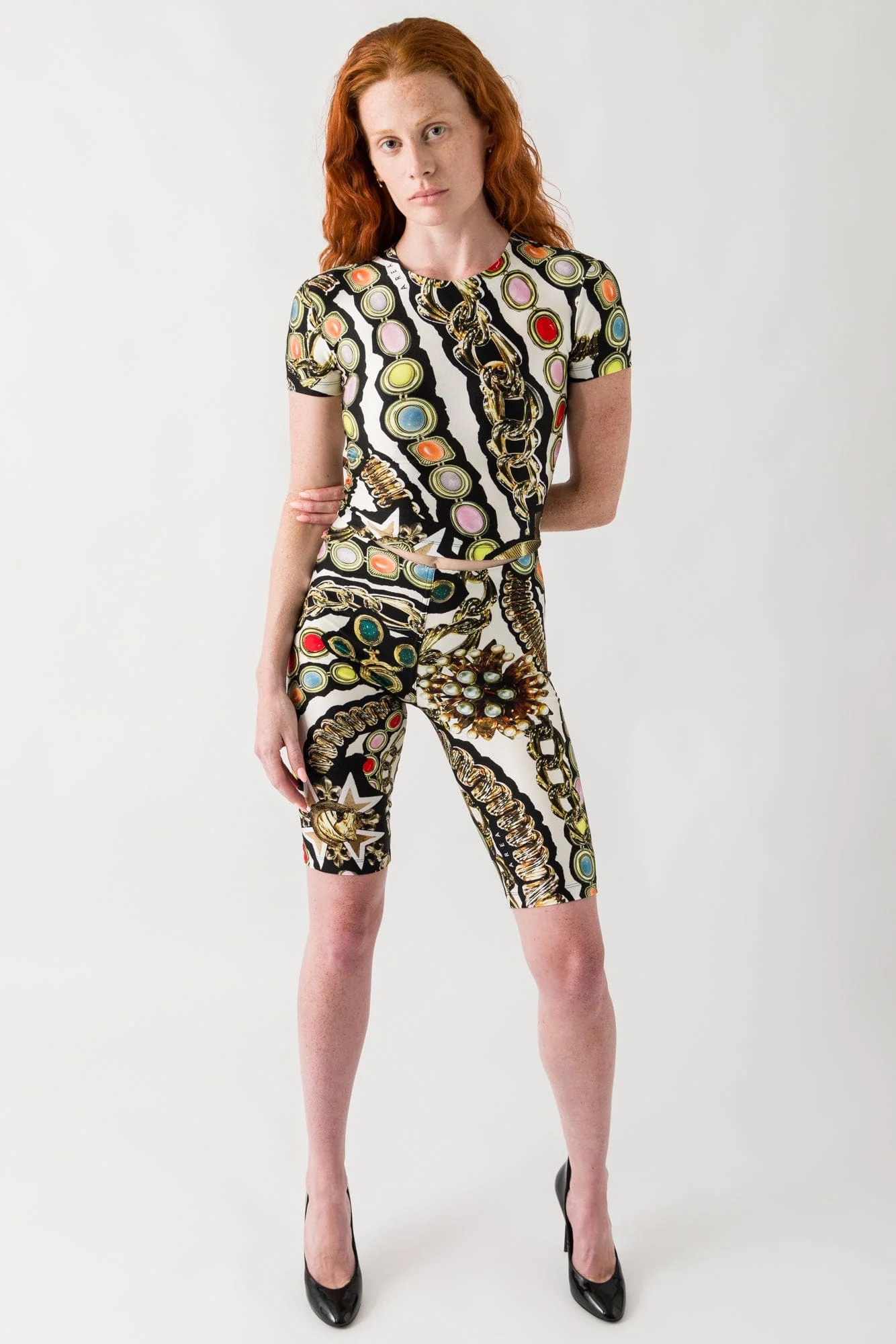 Area Gemstone Chain Printed Cropped T-Shirt - Image 4