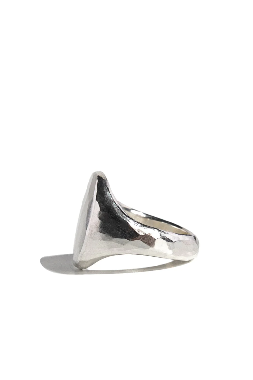 Werkstatt München Hammered Silver Oval Signet Ring - Image 5